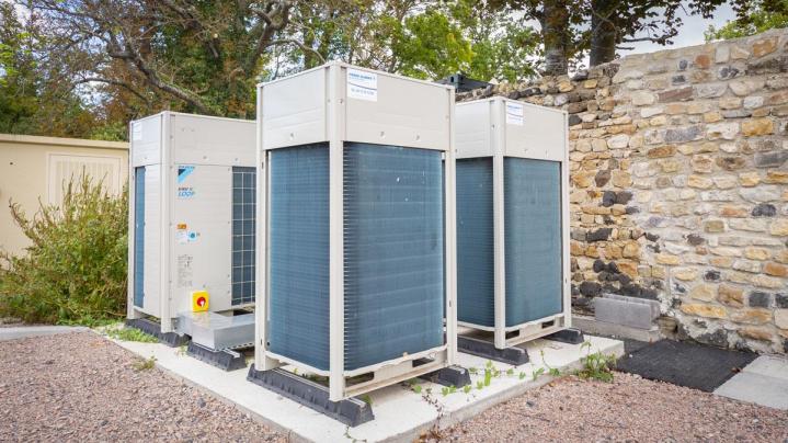 Service fiable d’installation de pompe à chaleur aérothermique performante